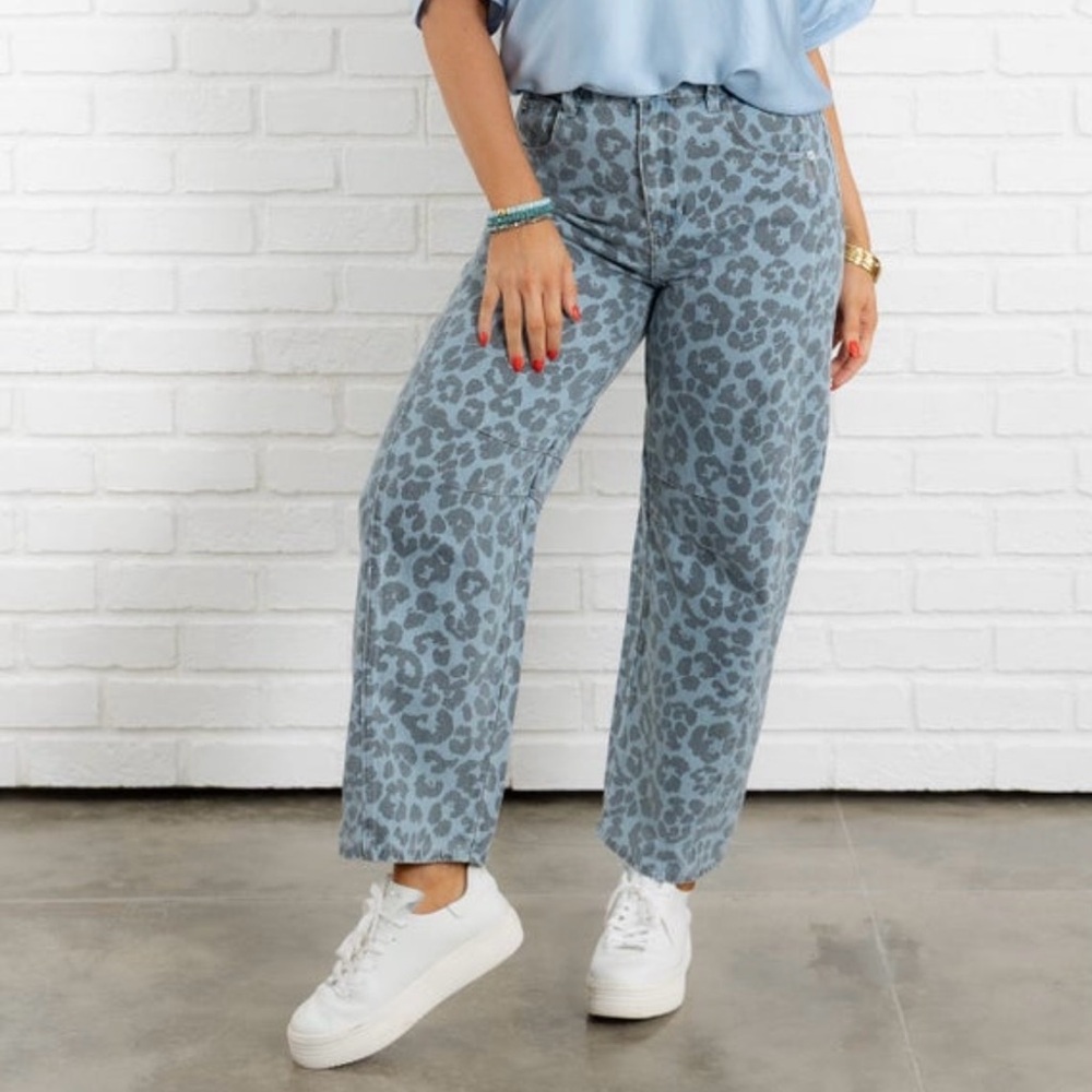NWT Entro Blue cheetah Print Barrel Jeans